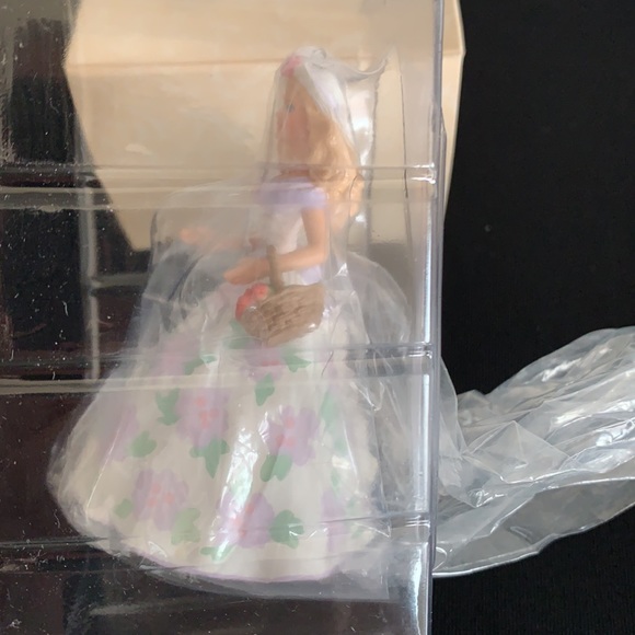 1995 Hallmark Springtime Barbie Ornament - Picture 8 of 16